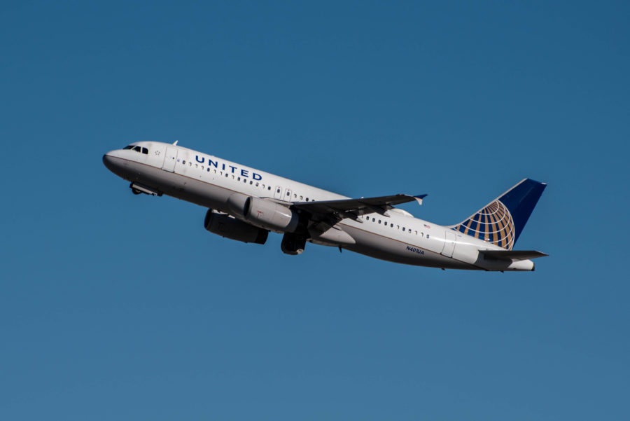 United+Airlines+takes+in+the+limelight