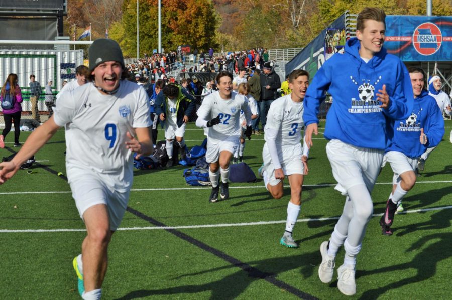 Boys soccer team scores run at State title