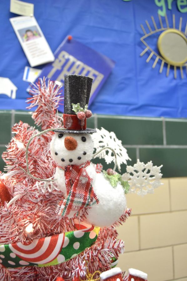 WHS staff decorates classrooms for the holidays