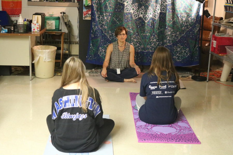 Art teacher Juli Schuster teaches students to focus on their breath at the beginning of a Mindful Movement session Oct. 10. “I’m not demonstrating any yoga; I’m just speaking and I’m guiding them through movement using my voice,” Schuster said. Oct. 10 was the third Mindful Movement class of the year.