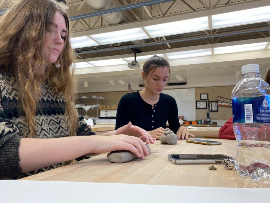 Seniors Abigail Watson and Avery Johnson shape clay for their art projects. 